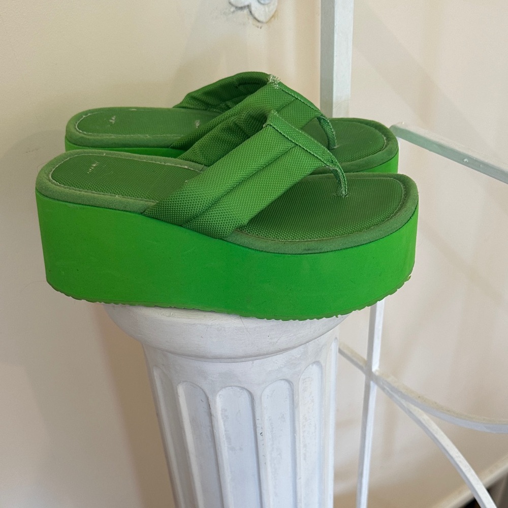 Steve Madden Green Platform Thong Sandals